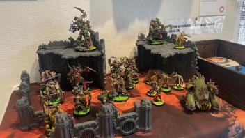 Mini figure painting of Warhammer pieces
