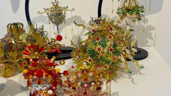 colorful metal puzzles of a cat ornaments and a carriage 