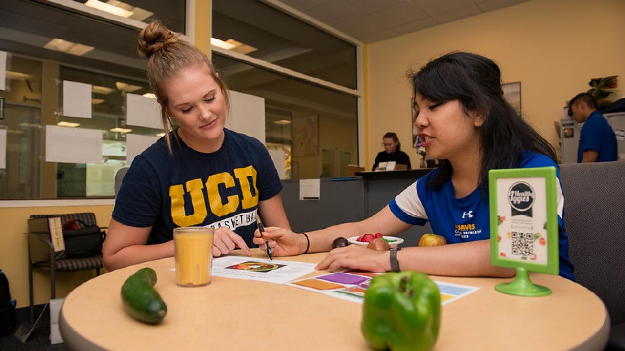 A nutrition counselor answering someone's question about nutrition