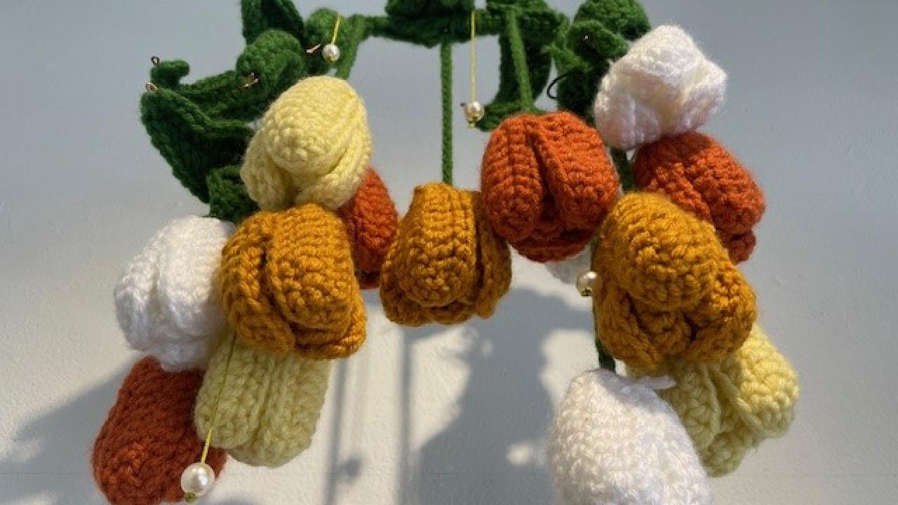 neck wrap with crochet tulips