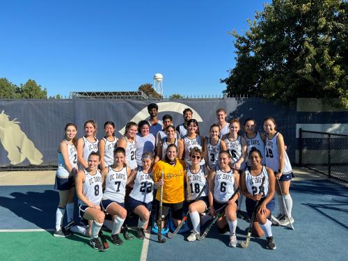 This is a group photo of UC Davis's Field Hockey 
